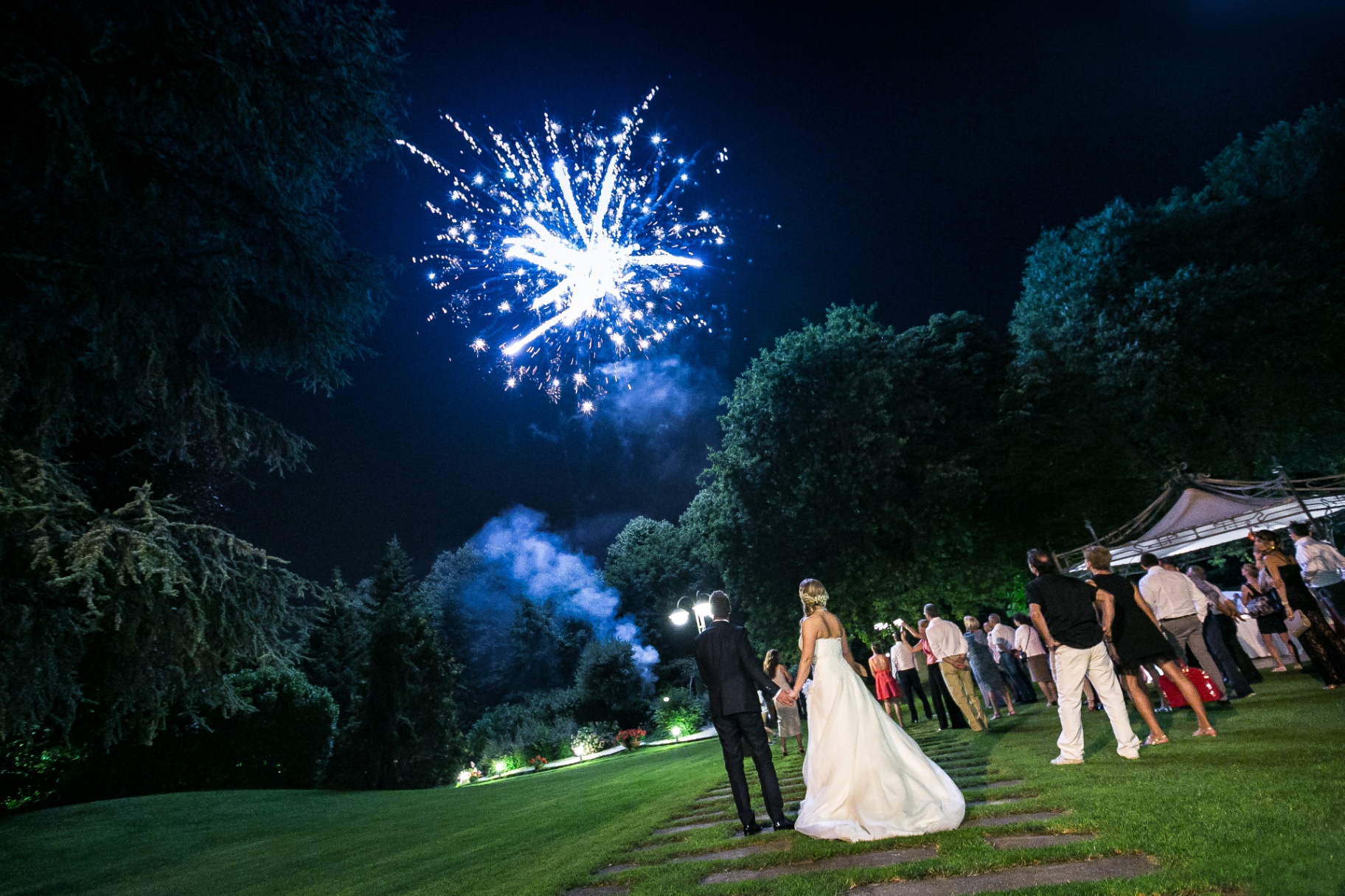 Hochzeitsparty mit Feuerwerk